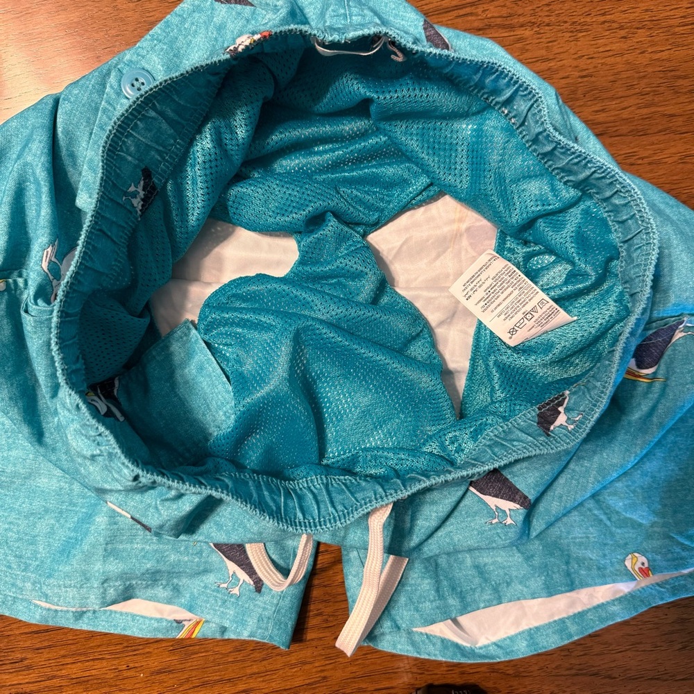 Old Navy Mens Swim Trunks Small Teal Blue Puffin Pelican Bird Print Mesh Lined - Picture 4 of 6